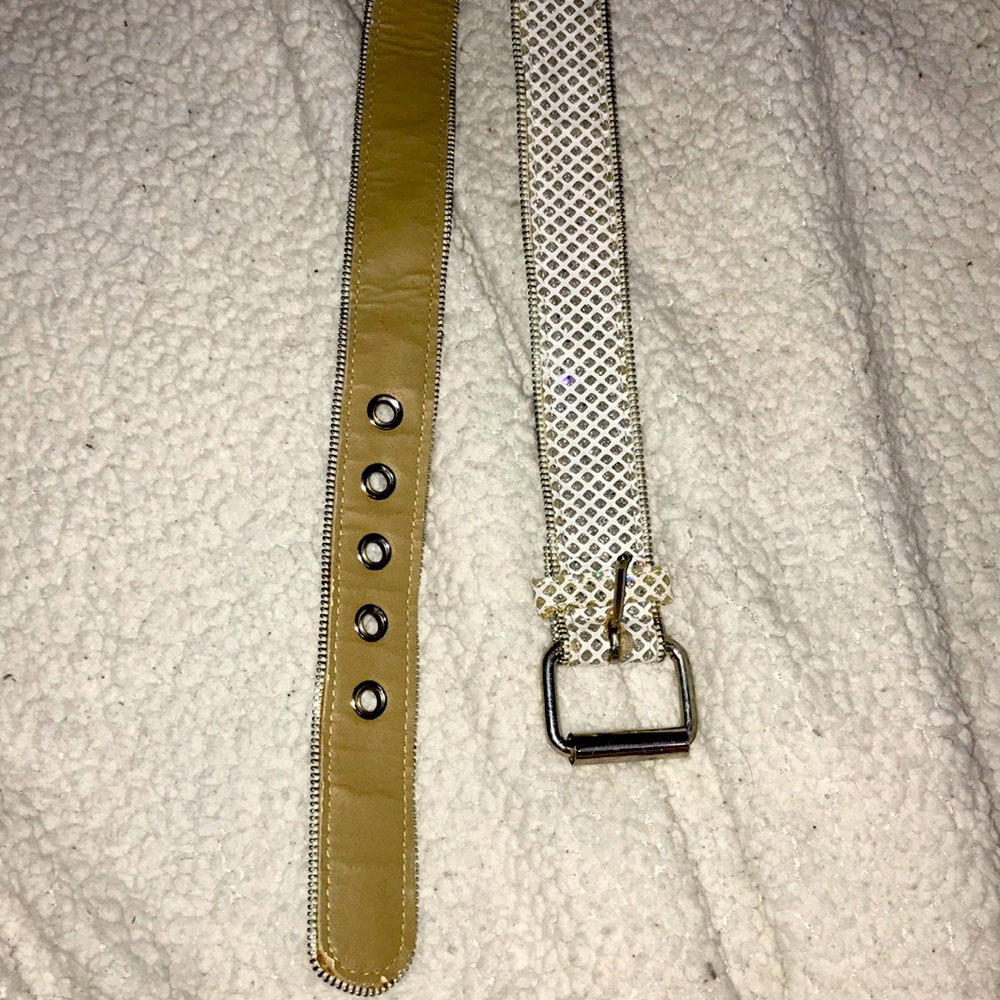 Zipper edge white (size S) belt. 100% man made